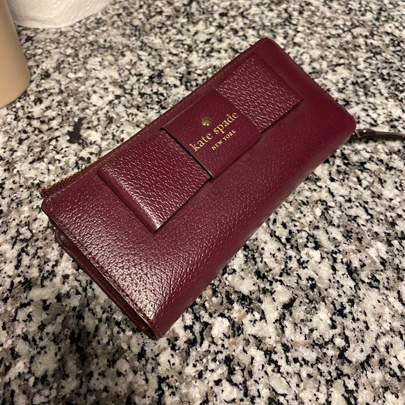 Kate Spade Wallet - Picture 1 of 3